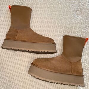 Never Worn* Ugg Dipper Platform Boots 9